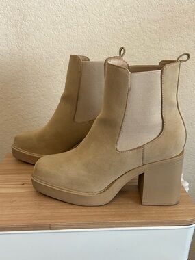 Mia Tan Dru Platform Chelsea Boot Size 11
